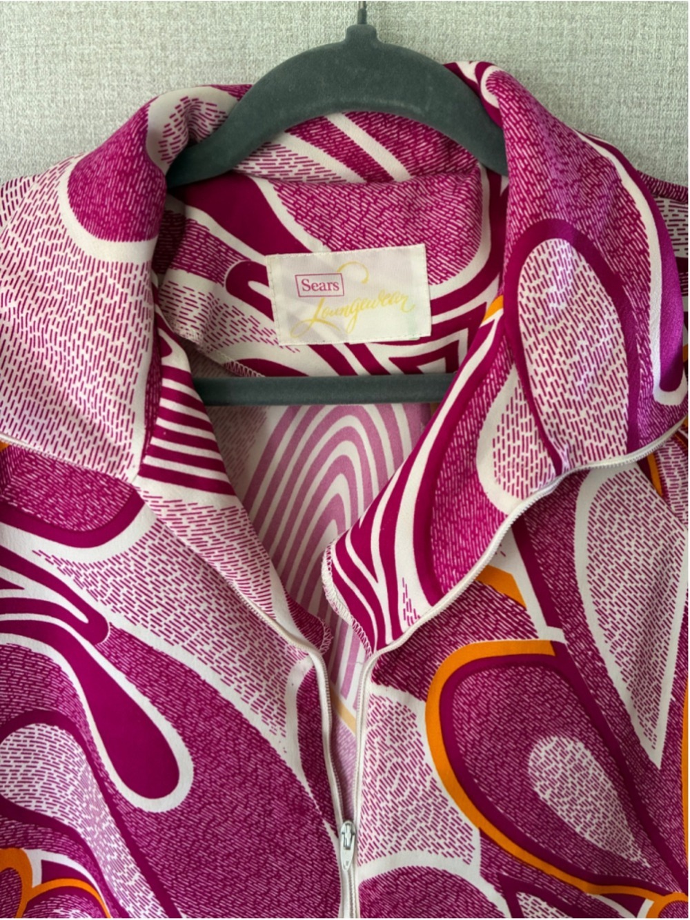 Women's Vintage 1969 Sears Loungeweare house coat, Pink & Purple Abstract Print - Picture 2 of 5